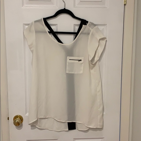 Black and white short sleeved blouse. - Picture 1 of 2